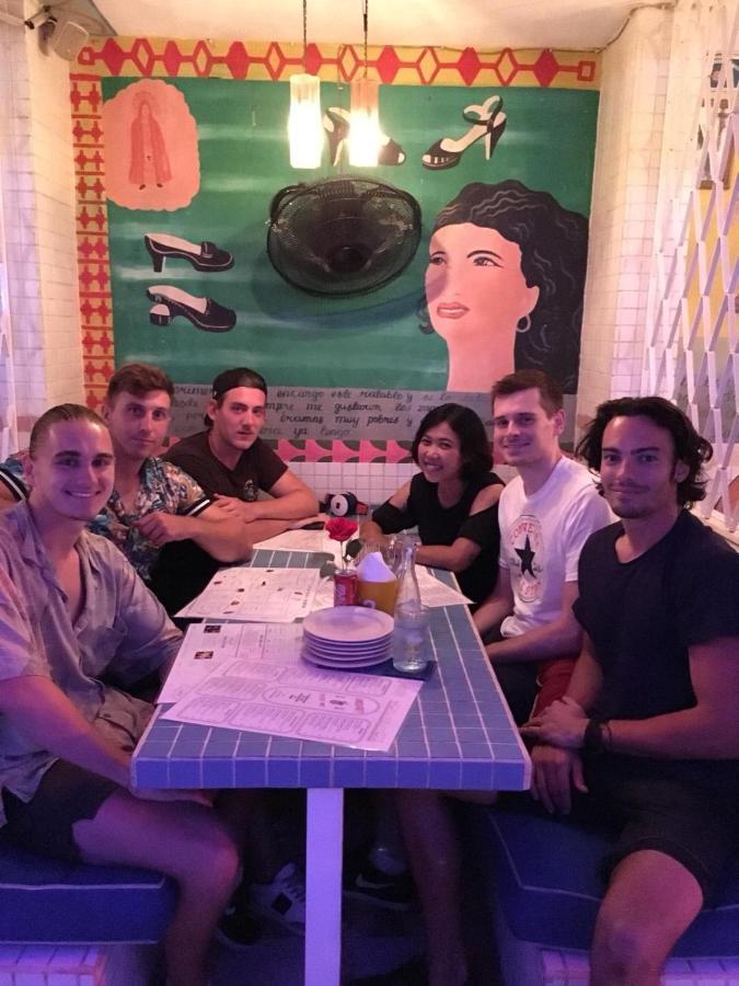 Hostel Stellar Capsules Seminyak Exteriér fotografie The band in 2016