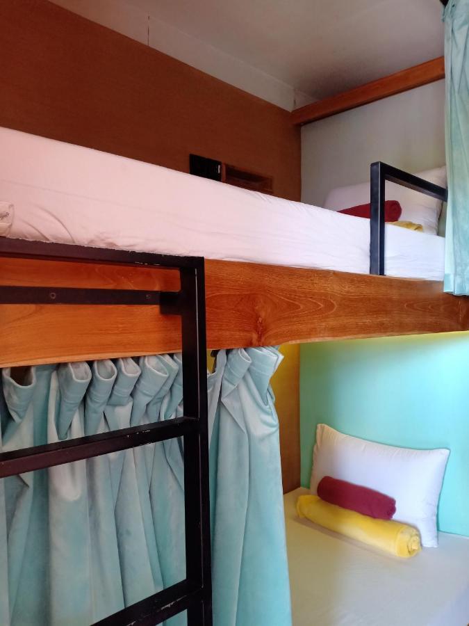 Hostel Stellar Capsules Seminyak Exteriér fotografie A bunk bed