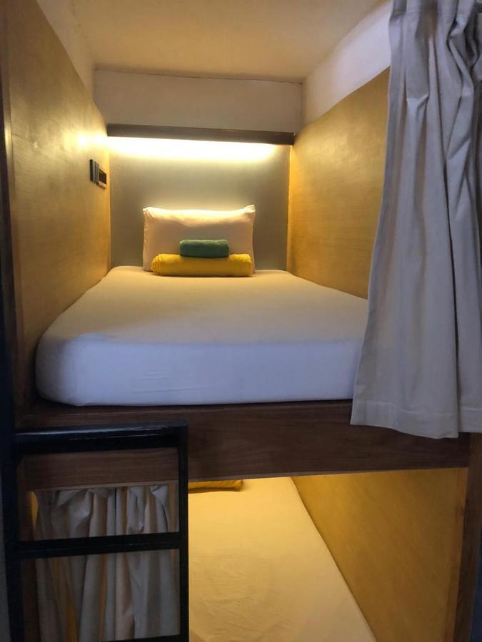 Hostel Stellar Capsules Seminyak Exteriér fotografie A capsule hotel room