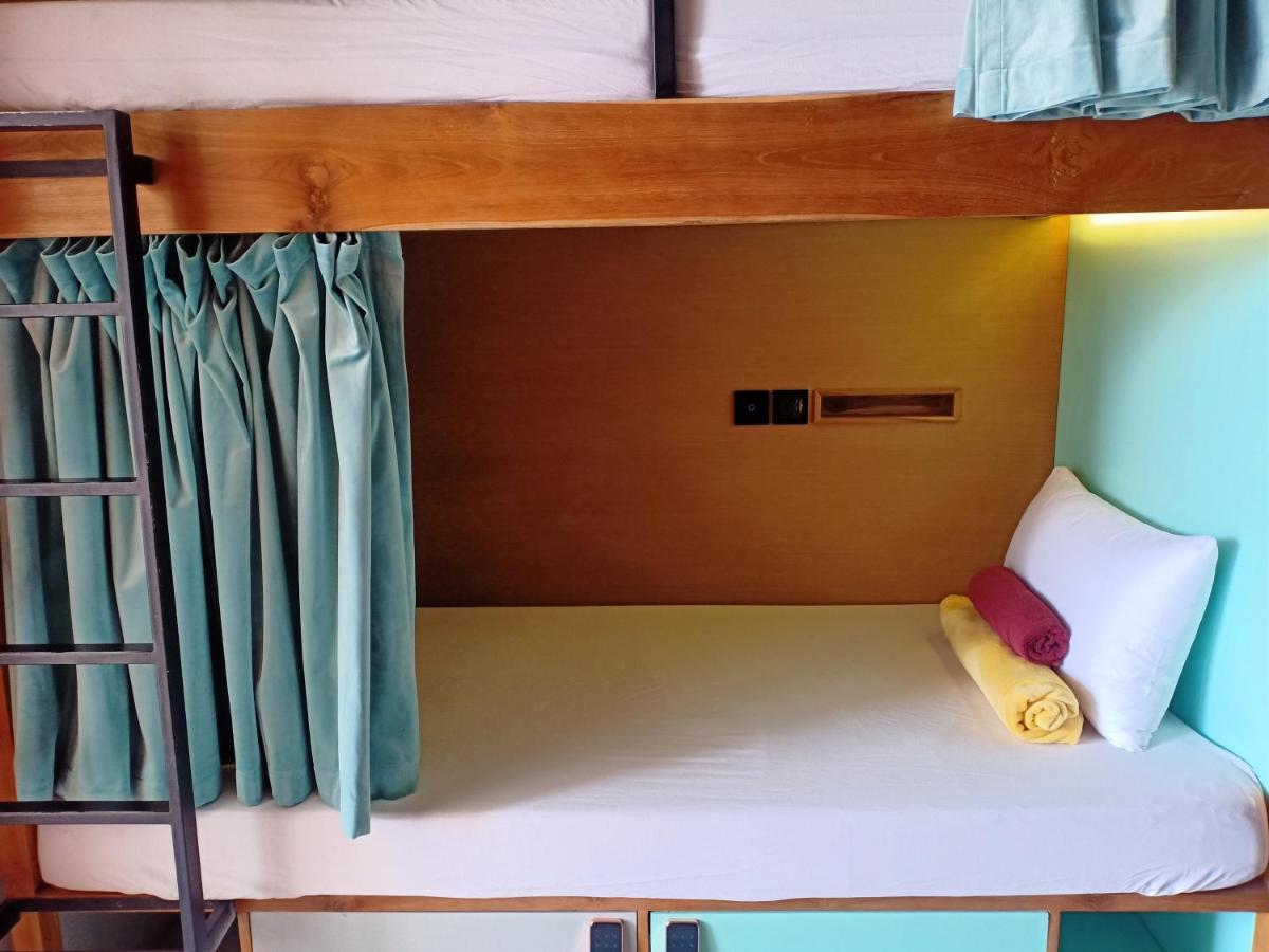 Hostel Stellar Capsules Seminyak Exteriér fotografie A bunk bed